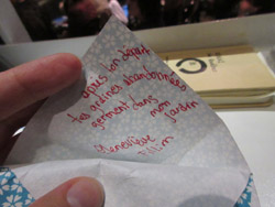 fleur origami avec haiku de Genevieve Fillion